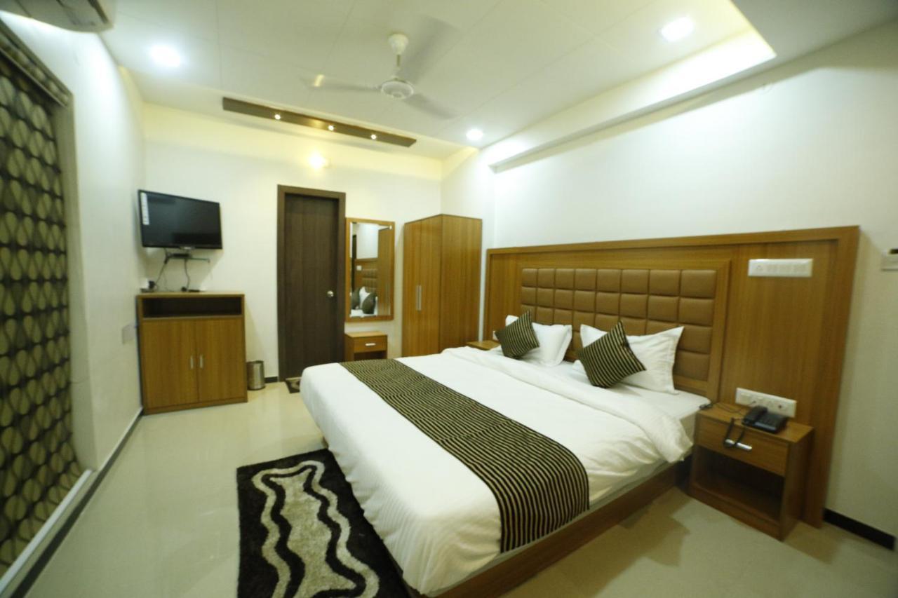Hotel Swagatam Inn Rajkot Room photo
