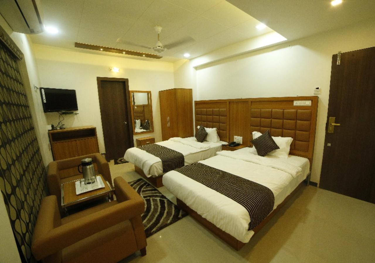 Hotel Swagatam Inn Rajkot Exterior photo
